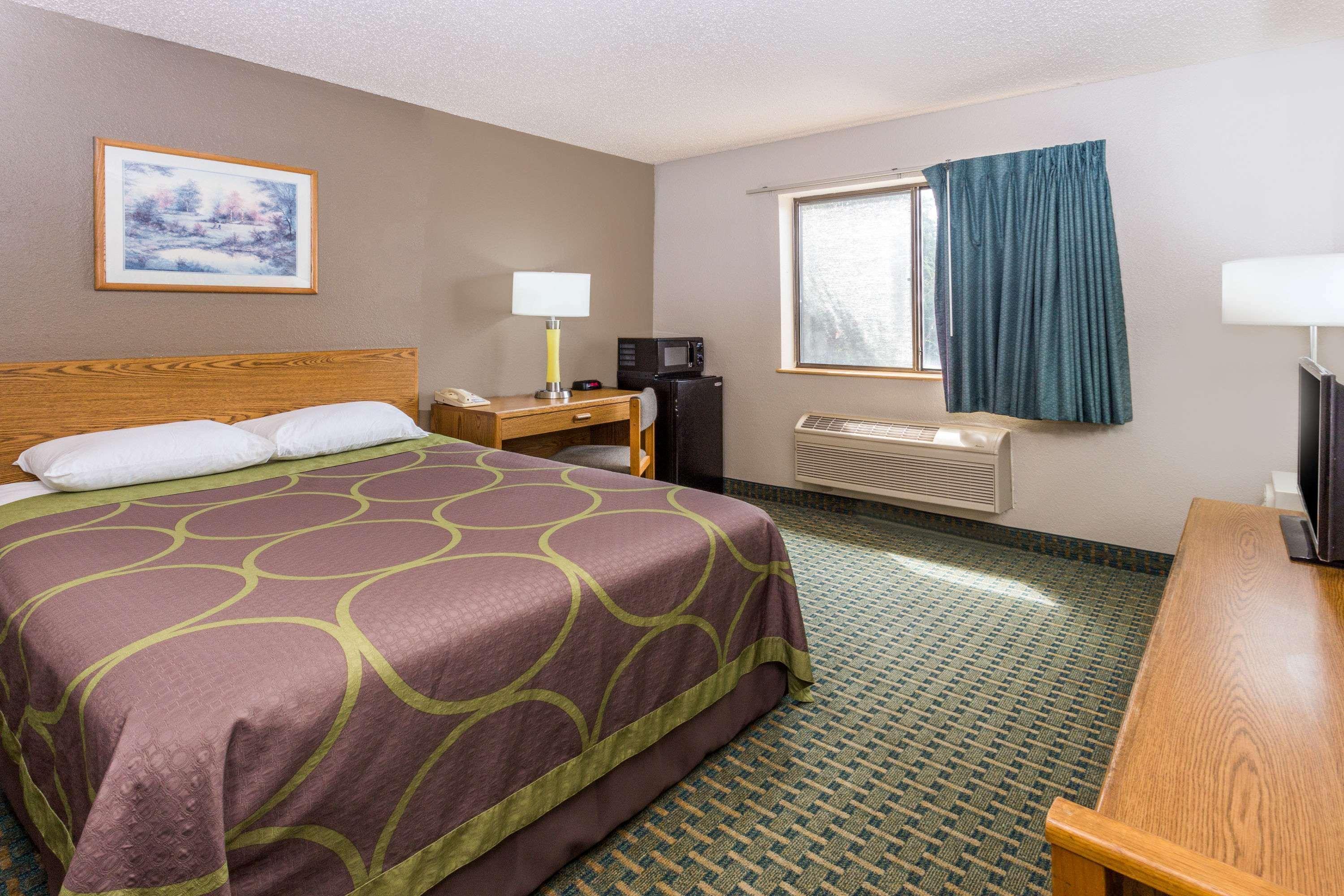 Super 8 By Wyndham St. Charles Hotel Сейнт Чарлз Екстериор снимка