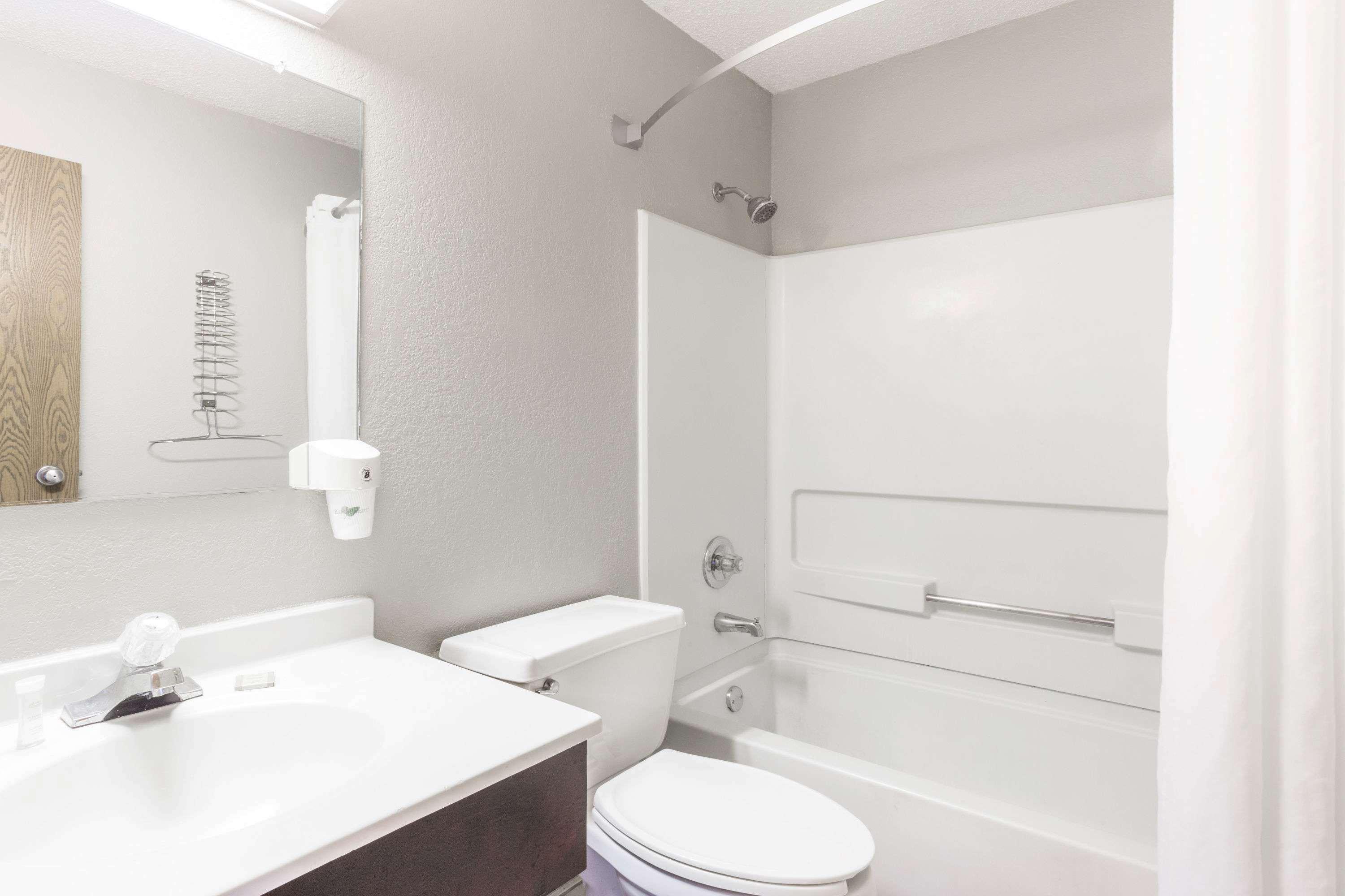 Super 8 By Wyndham St. Charles Hotel Сейнт Чарлз Екстериор снимка