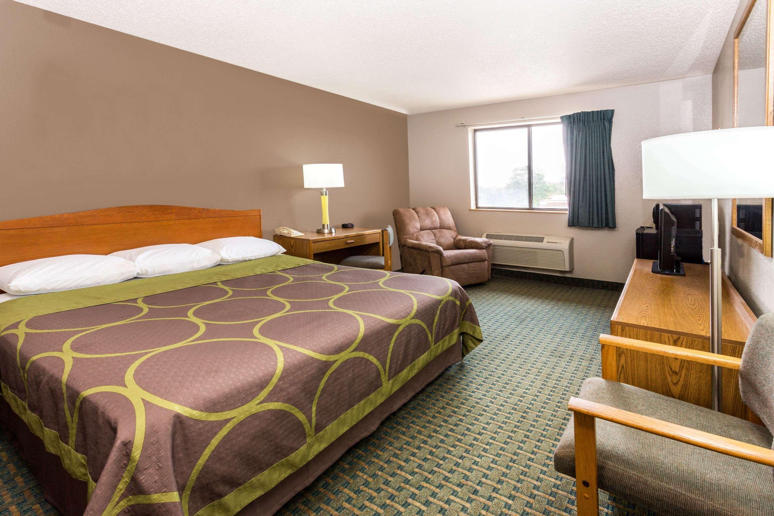 Super 8 By Wyndham St. Charles Hotel Сейнт Чарлз Екстериор снимка