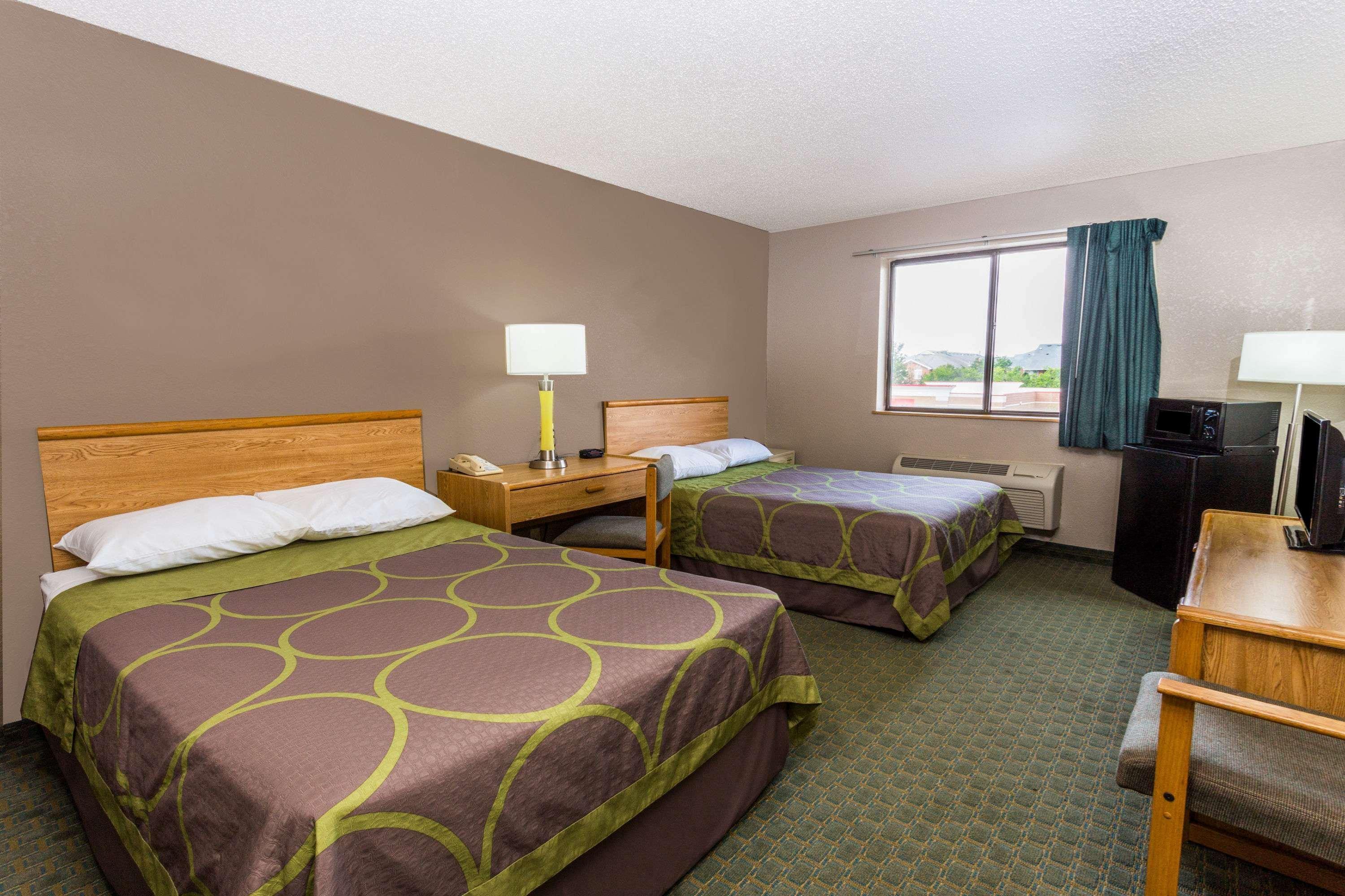 Super 8 By Wyndham St. Charles Hotel Сейнт Чарлз Екстериор снимка