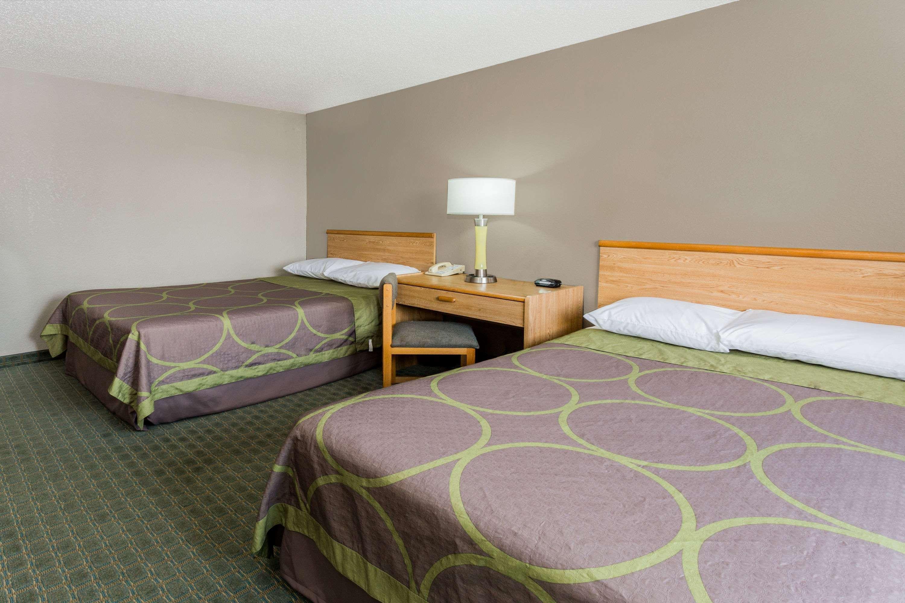 Super 8 By Wyndham St. Charles Hotel Сейнт Чарлз Екстериор снимка