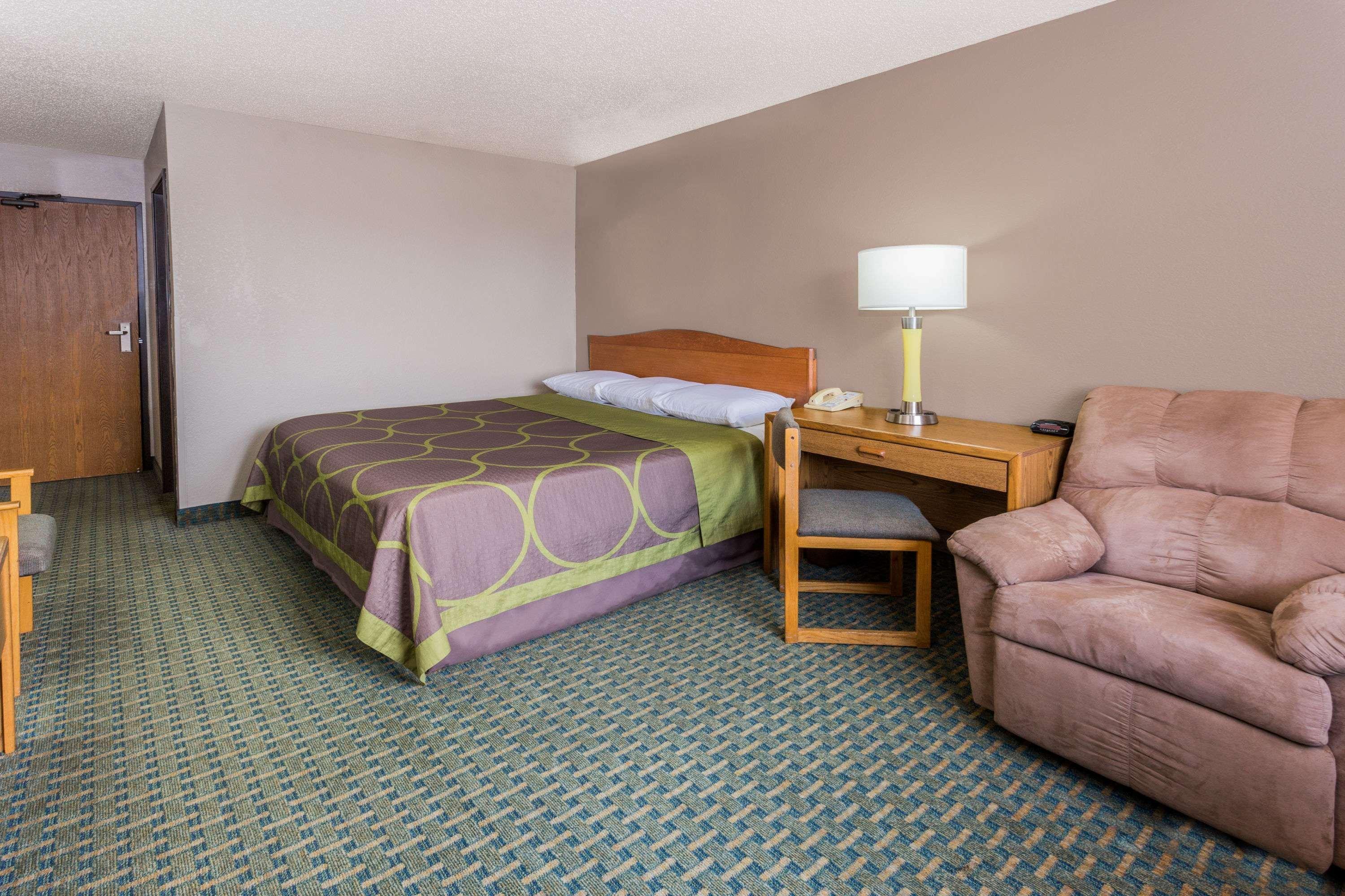 Super 8 By Wyndham St. Charles Hotel Сейнт Чарлз Екстериор снимка