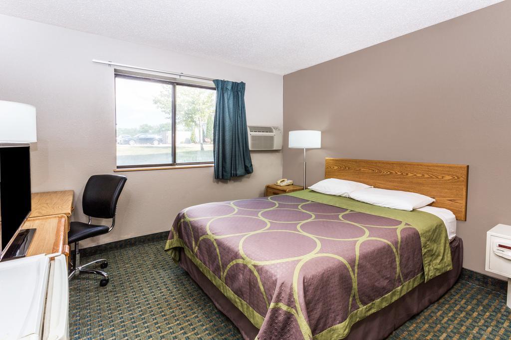 Super 8 By Wyndham St. Charles Hotel Сейнт Чарлз Екстериор снимка