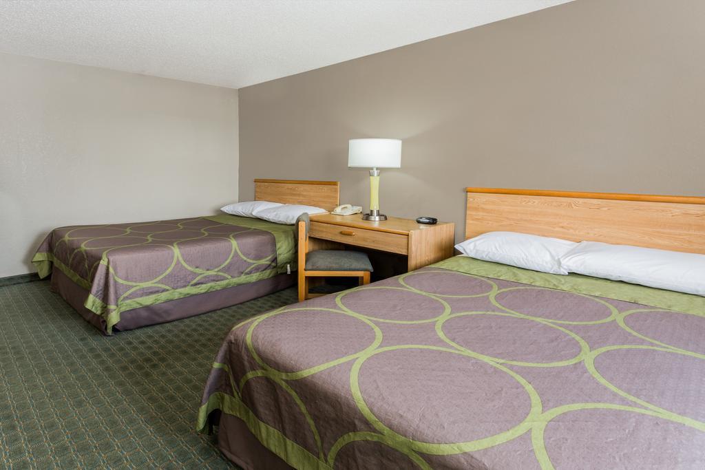 Super 8 By Wyndham St. Charles Hotel Сейнт Чарлз Екстериор снимка