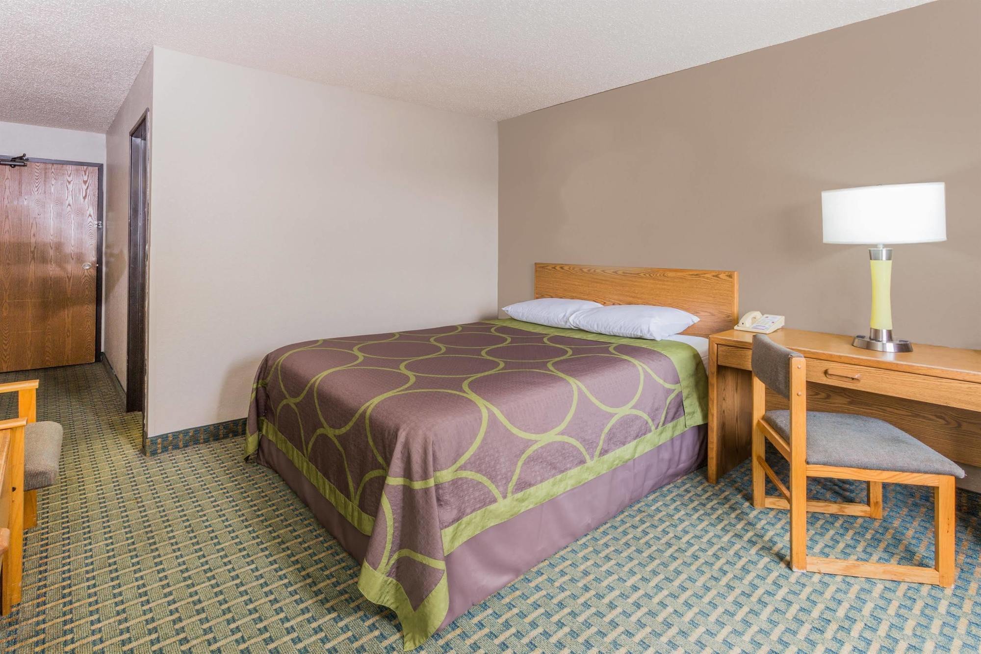 Super 8 By Wyndham St. Charles Hotel Сейнт Чарлз Екстериор снимка